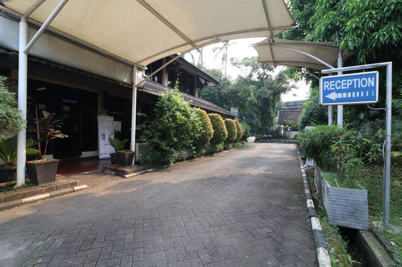 C'One Hotel Pulomas Jakarta Exteriör bild