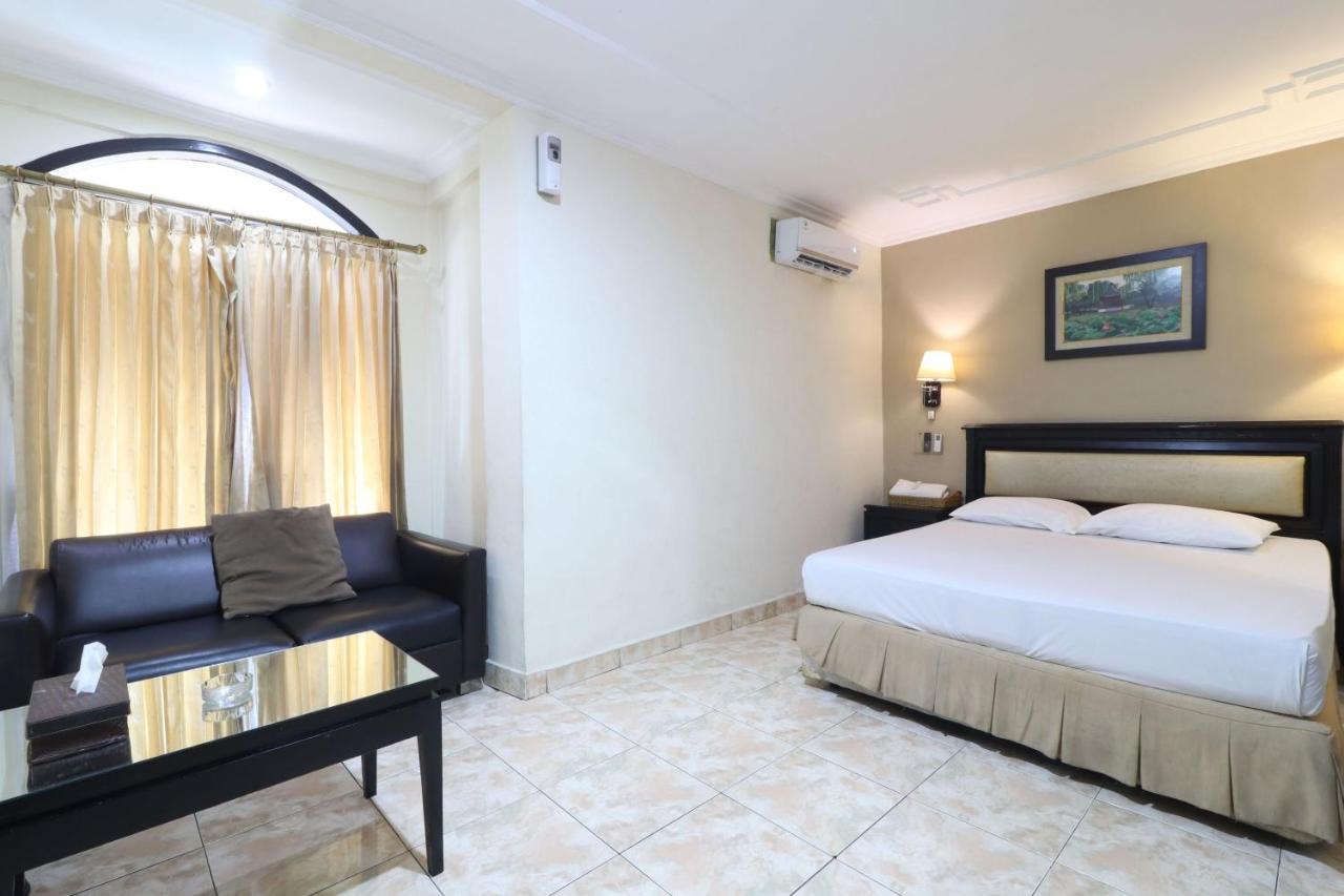 C'One Hotel Pulomas Jakarta Exteriör bild
