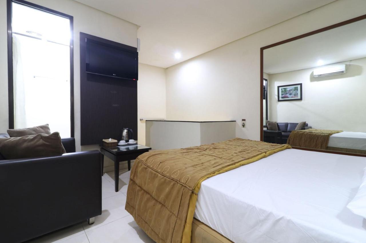 C'One Hotel Pulomas Jakarta Exteriör bild
