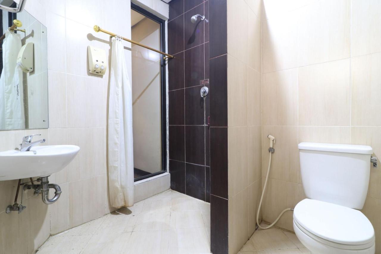 C'One Hotel Pulomas Jakarta Exteriör bild