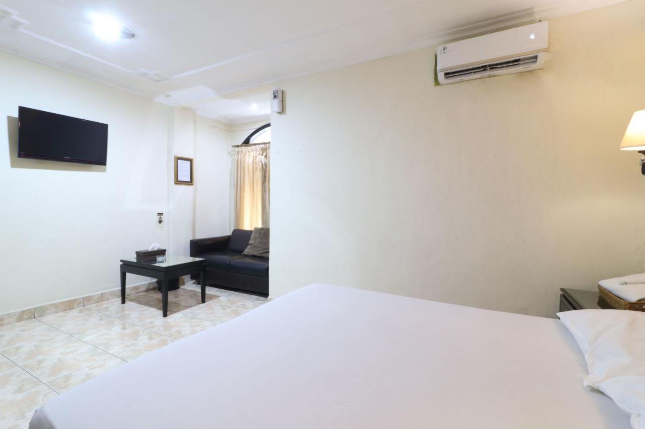 C'One Hotel Pulomas Jakarta Exteriör bild