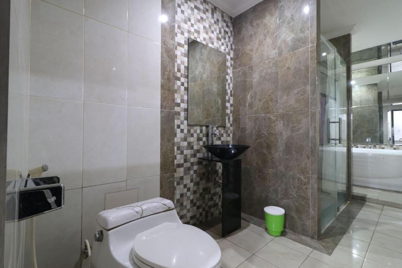 C'One Hotel Pulomas Jakarta Exteriör bild