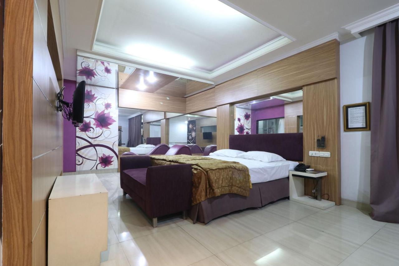 C'One Hotel Pulomas Jakarta Exteriör bild